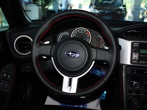 斯巴鲁  2.0L 自动 方向盘整体