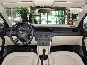 斯柯达 1.6L 手动 中控台整体