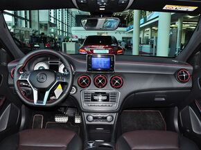 奔驰(进口) A260 2.0T DCT 中控台整体