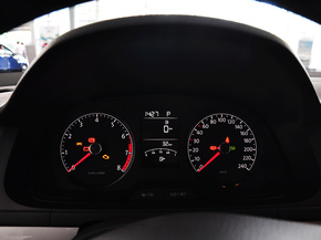 上海大众  改款 1.6L 自动 方向盘后方仪表盘