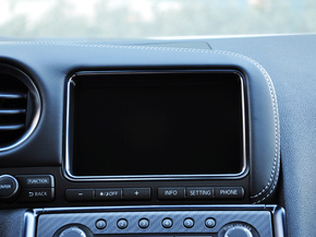 日产(进口) 3.8T DCT 中控仪表台上方