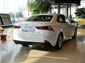 雷克萨斯  2.5L 自动 车辆右侧尾部视角