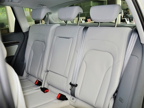 一汽奥迪  40 TFSI quattro 第二排座椅45度视角