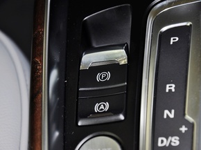 一汽奥迪  40 TFSI quattro 驻车制动器