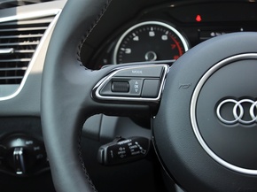 一汽奥迪  40 TFSI quattro 方向盘左侧