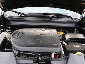Jeep 3.2L 自动 发动机局部特写