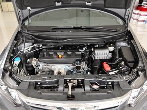 东风本田 1.8L 自动 发动机局部特写