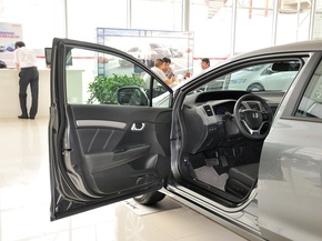 东风本田  1.8L 自动 左前车门45度视角