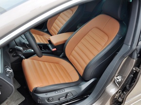 一汽-大众  2.0TSI DSG 驾驶席座椅前45度视图