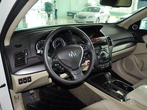 讴歌 3.0L 自动 中控台左侧