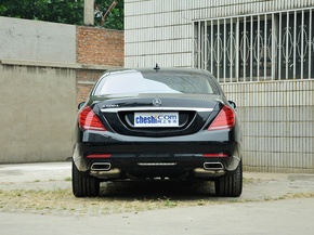 奔驰(进口)  S500L 4.7T 自动 车辆正后方尾部视角