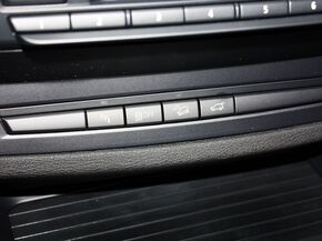 宝马(进口)  3.0T 中控台下方特写