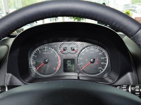 哈弗汽车  智尊版 2.0T 手动 方向盘后方仪表盘