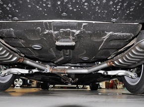 起亚(进口) 2.4L自动 后底部特写