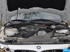 宝马(进口)  2.0T AT 发动机局部特写