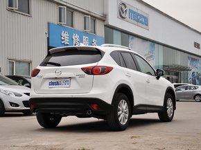 长安马自达  2.0L 自动 车辆右侧尾部视角