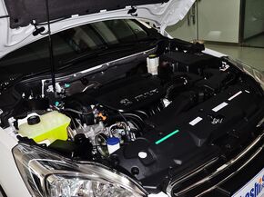 东风标致  2.0L 自动 发动机主体特写