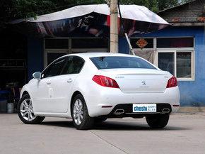 东风标致  2.3L 自动 车辆左后45度视角