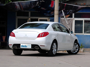 东风标致 2.3L 自动 车辆右侧尾部视角