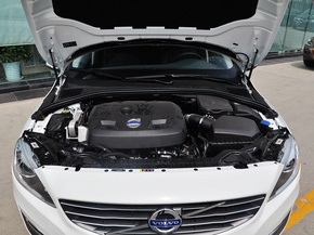 沃尔沃(进口)  改款 2.0T 自动 发动机局部特写