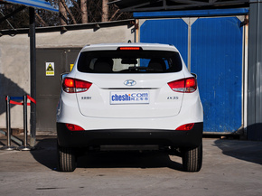 北京现代  改款 GL 2.0L 自动 车辆正后方尾部视角