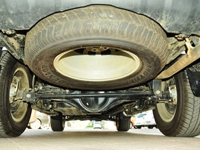 广汽三菱  3.0L 自动 后底部特写