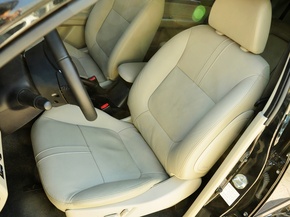 广汽三菱 3.0L 自动 驾驶席座椅前45度视图