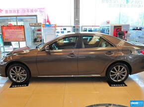 一汽丰田 2.5V 自动 正左侧