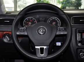 一汽-大众  1.8TSI 自动 方向盘整体