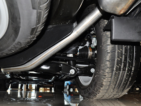 路虎  3.0 V6 SC 后悬架特写