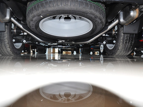 路虎  3.0 V6 SC 后底部特写