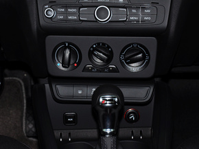 奥迪(进口) 30 TFSI 中控台下方特写