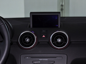 奥迪(进口)  30 TFSI 中控仪表台上方