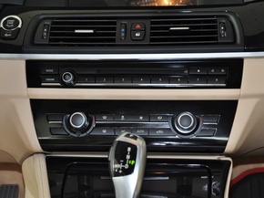 华晨宝马  520Li 中控台下方特写