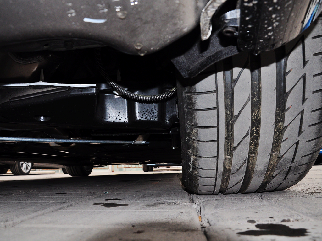 奔驰(进口)  S400L 3.0T 自动 后悬架特写