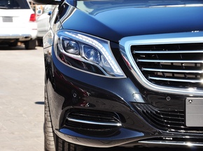 奔驰(进口)  S400L 3.0T 自动 车辆右前大灯正视图