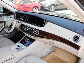 奔驰(进口)  S400L 3.5L AT 中控台右侧