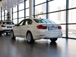 华晨宝马  328Li 车辆左后45度视角