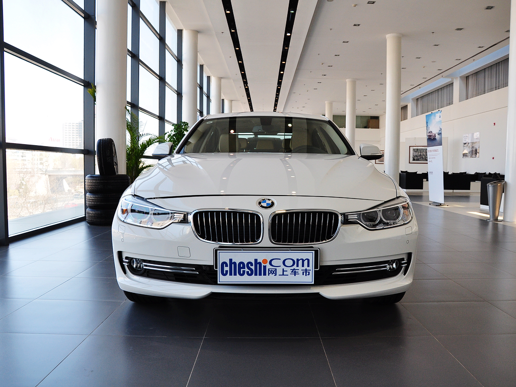 华晨宝马 328Li 车头正面视角