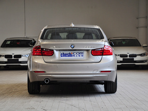 华晨宝马  320Li 车辆正后方尾部视角