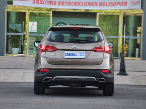 北京现代  2.4L 自动 车辆正后方尾部视角