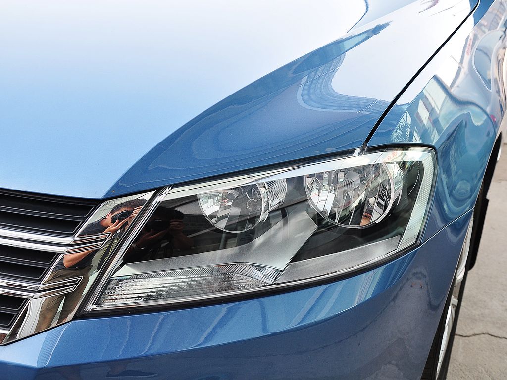 上海大众  改款 1.4TSI DSG 车辆大灯细节