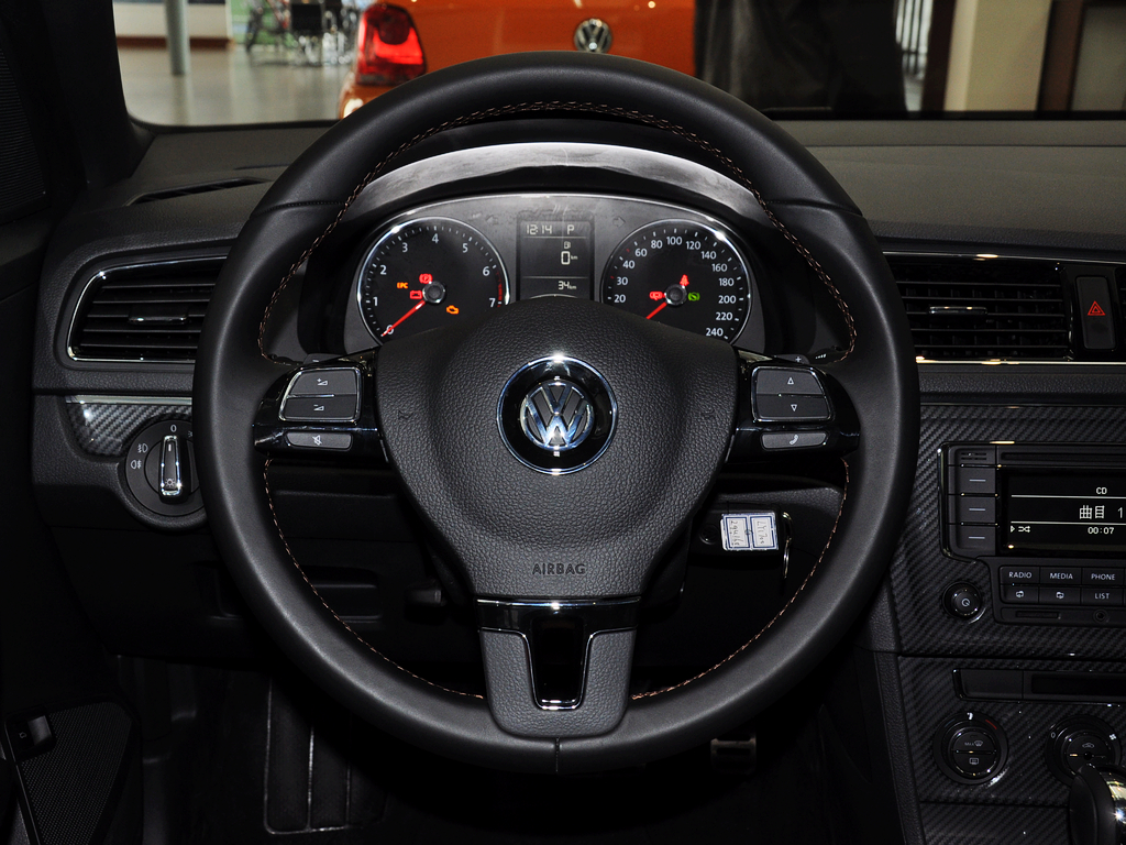 上海大众  1.6L 自动 方向盘整体