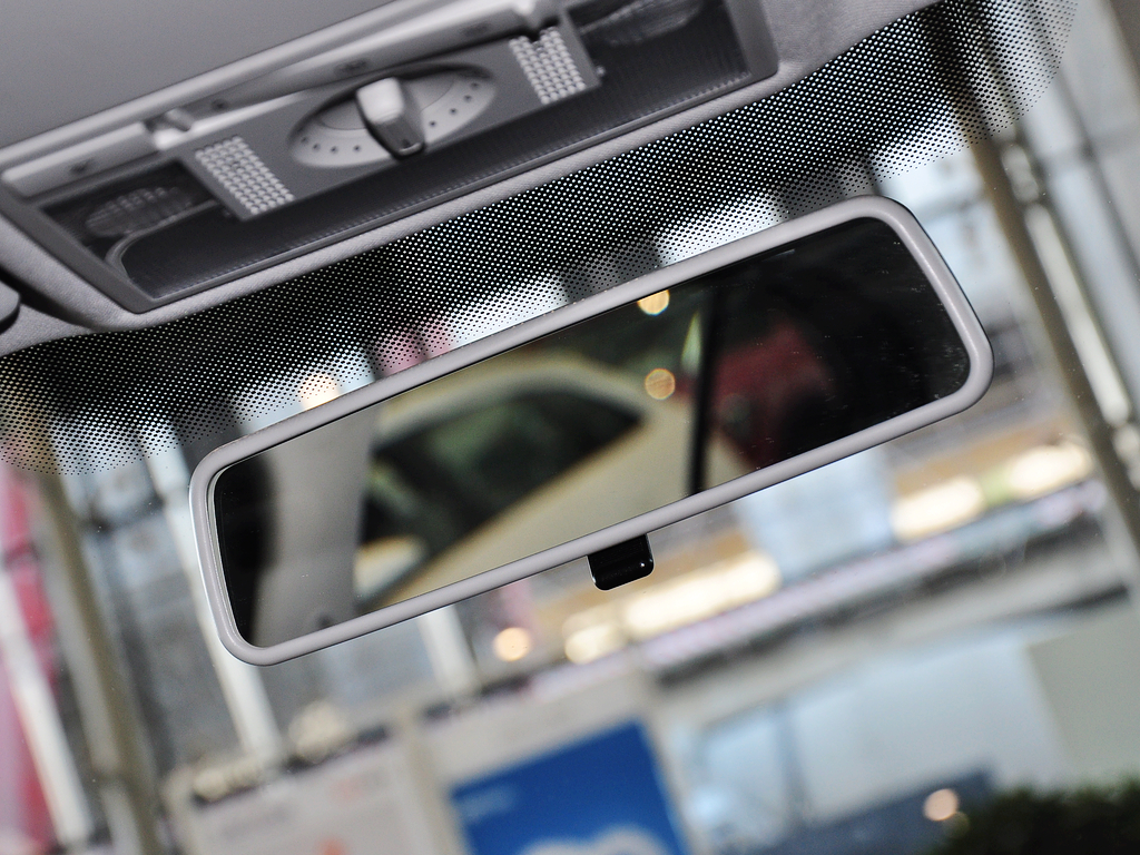 上海大众  1.4TSI DSG 后视镜特写