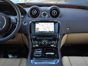 捷豹 XJL 3.0 SC 中控仪表台总特写