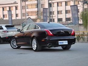 捷豹  XJL 3.0 SC 车辆左后45度视角