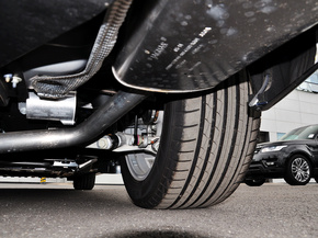 捷豹  XJL 2.0T 后悬架特写