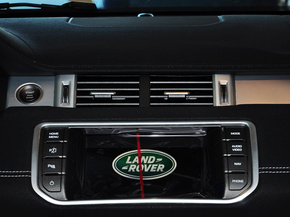 路虎  2.0T 中控仪表台上方