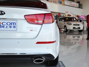 东风悦达起亚  2.0L AT 车辆右后大灯正视角