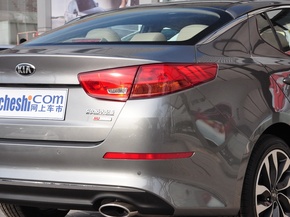 东风悦达起亚  2.0L AT 车辆右后大灯45度视角